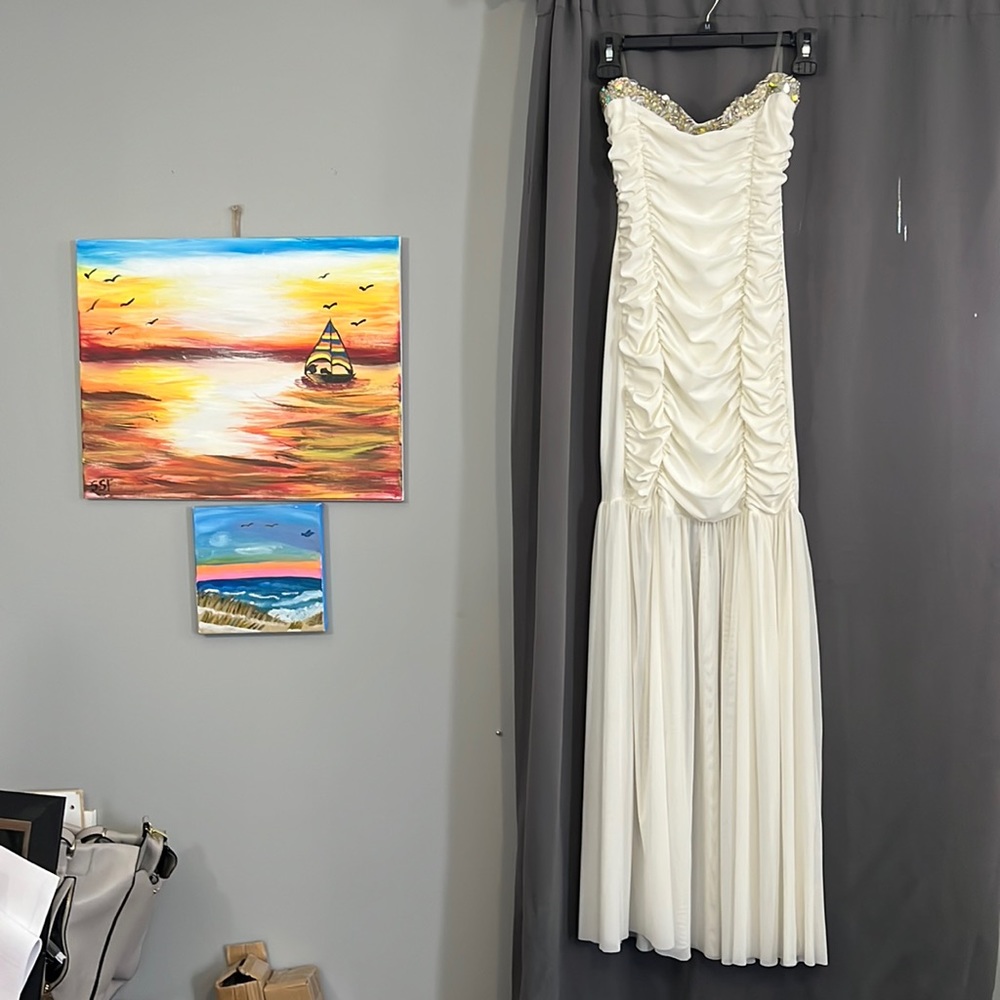 Embellished sweetheart neckline ruched dress